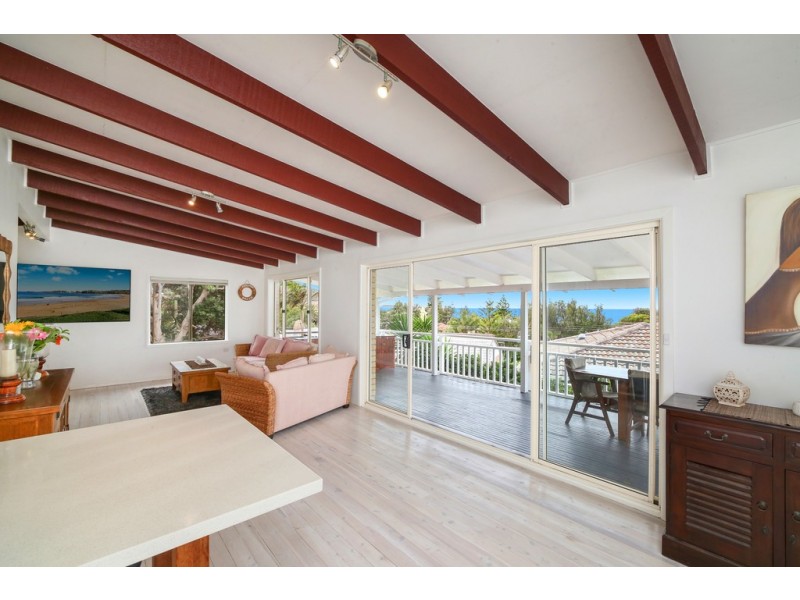 10 Crystal Street, Forresters Beach NSW 2260