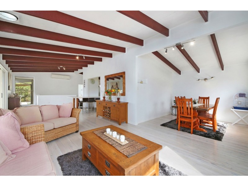 10 Crystal Street, Forresters Beach NSW 2260
