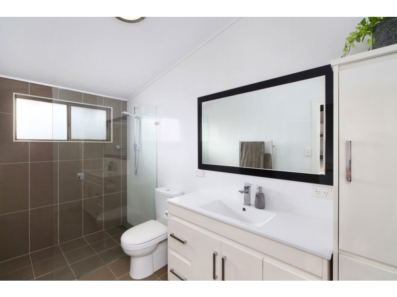 10 Crystal Street, Forresters Beach NSW 2260