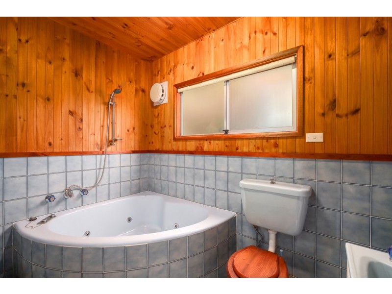 3 Seasound Crescent, North Avoca NSW 2260