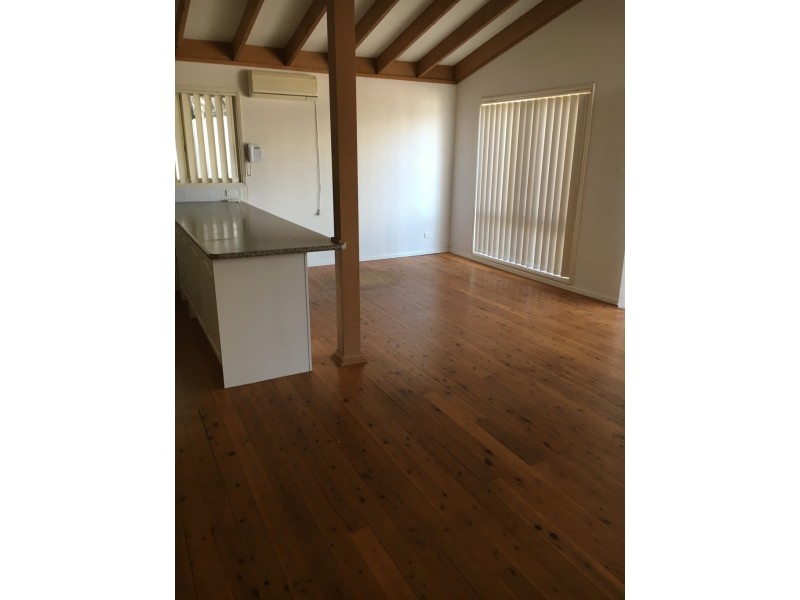 11 Irwin Place, Green Point NSW 2251