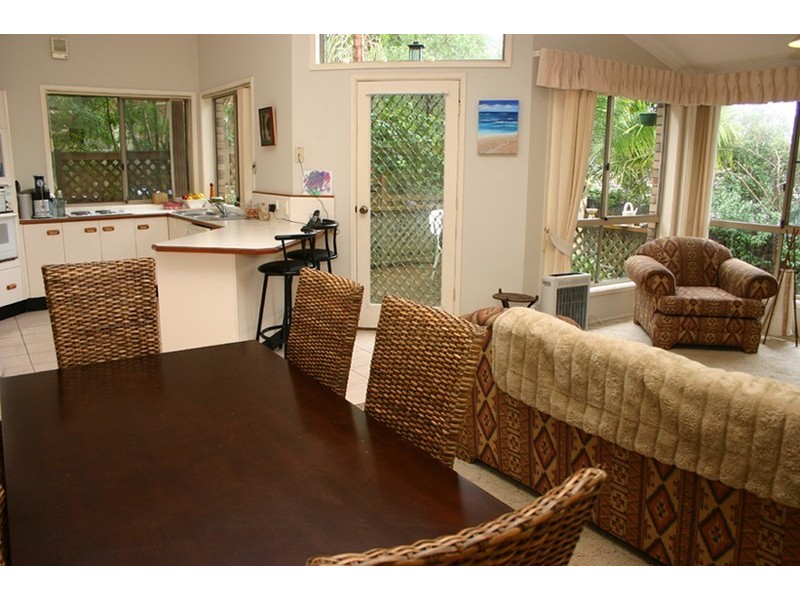 2/227 The Round Dr, Avoca Beach NSW 2251