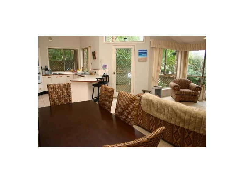 2/227 The Round Dr, Avoca Beach NSW 2251