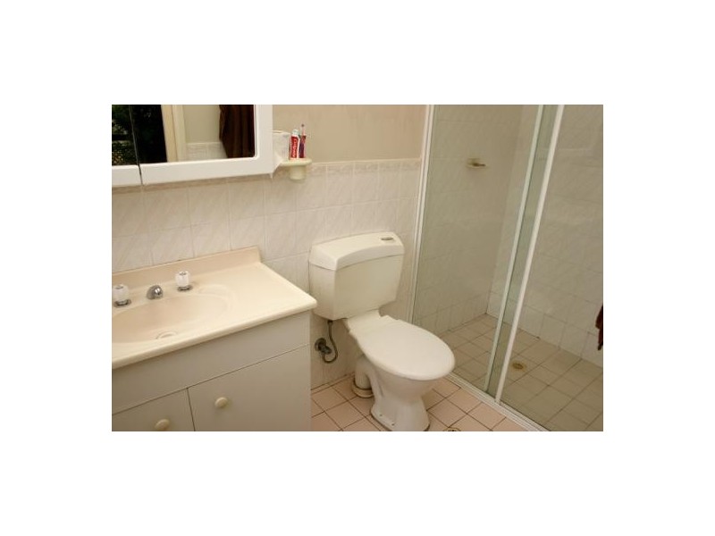 2/227 The Round Dr, Avoca Beach NSW 2251