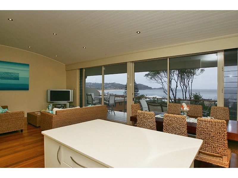 2/1 Hunts Lane, Avoca Beach NSW 2251