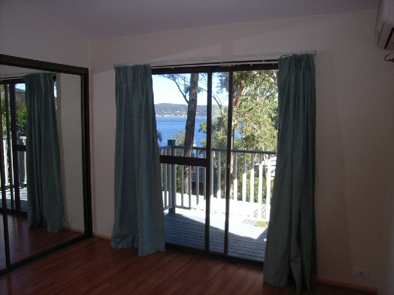 305 Avoca Drive, Green Point NSW 2251