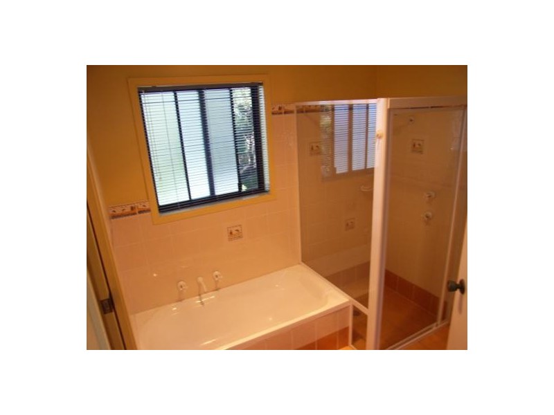 305 Avoca Drive, Green Point NSW 2251