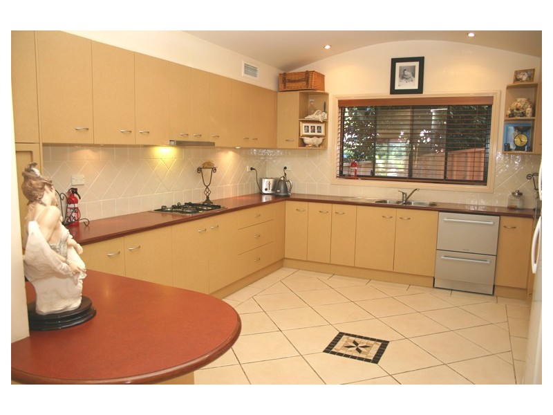 27 Thames Drive, Erina NSW 2250