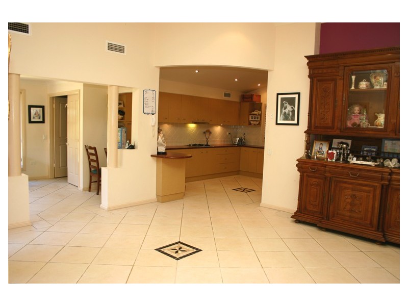 27 Thames Drive, Erina NSW 2250