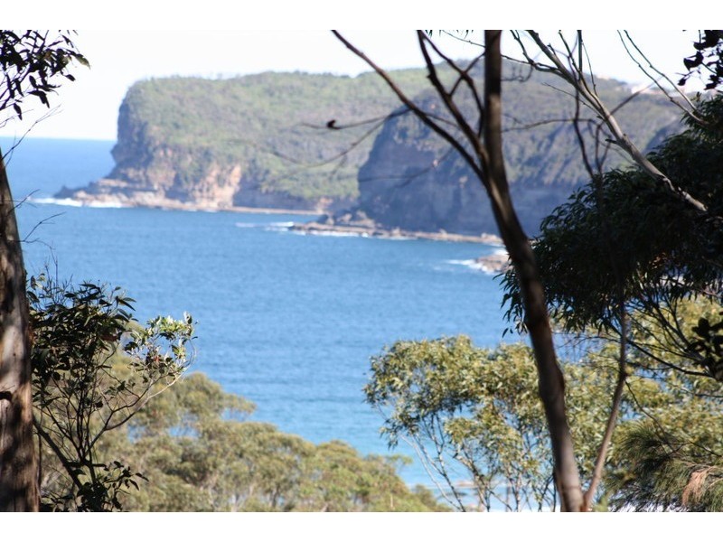 6 Surfrider Avenue, North Avoca NSW 2260