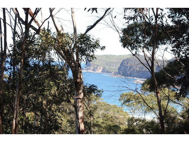 6 Surfrider Avenue, North Avoca NSW 2260