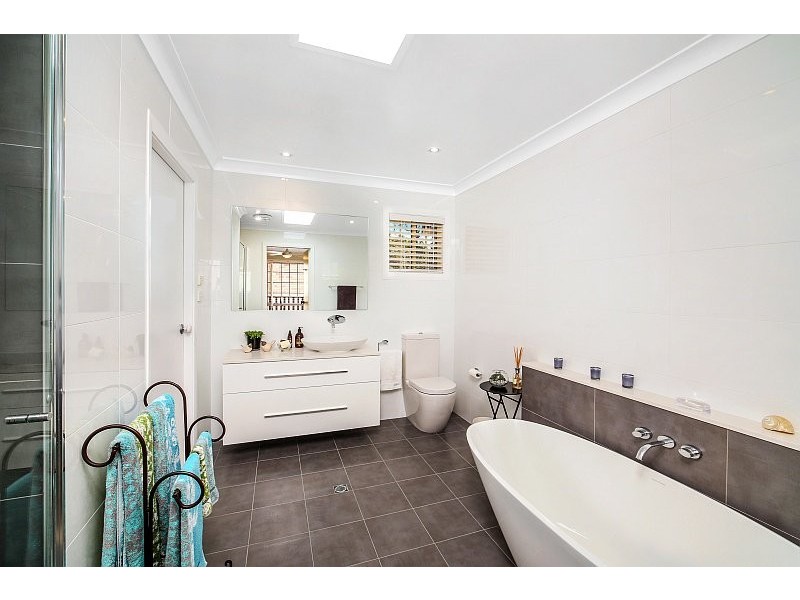 2/199 The Round Drive, Avoca Beach NSW 2251