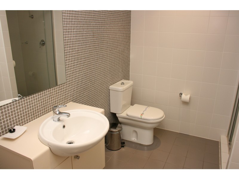 112/80 John Whiteway Dr, Gosford NSW 2250