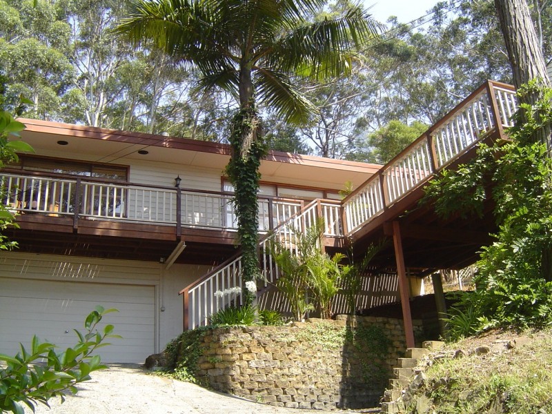 216 The Round Drive, Avoca Beach NSW 2251
