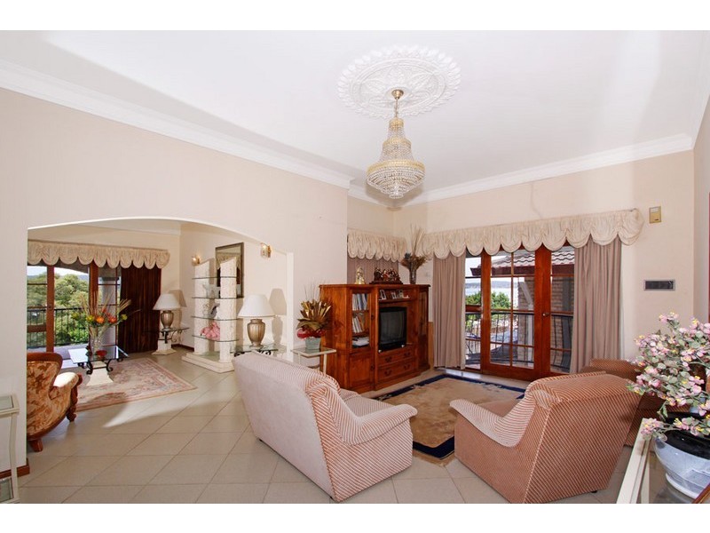 141 Albany Street, Point Frederick NSW 2250