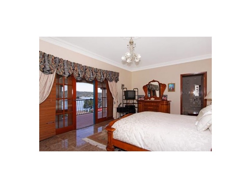 141 Albany Street, Point Frederick NSW 2250