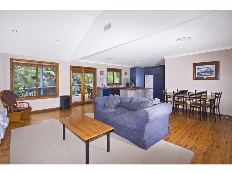 17 Koorabel Av, Copacabana NSW 2251