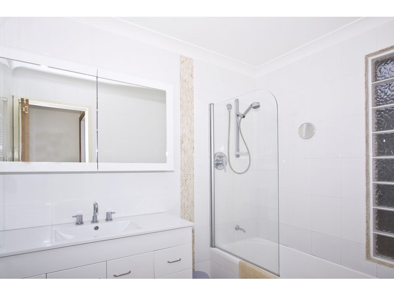 17 Koorabel Av, Copacabana NSW 2251