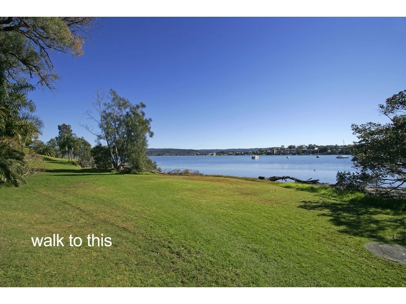 13 Berry Avenue, Green Point NSW 2251