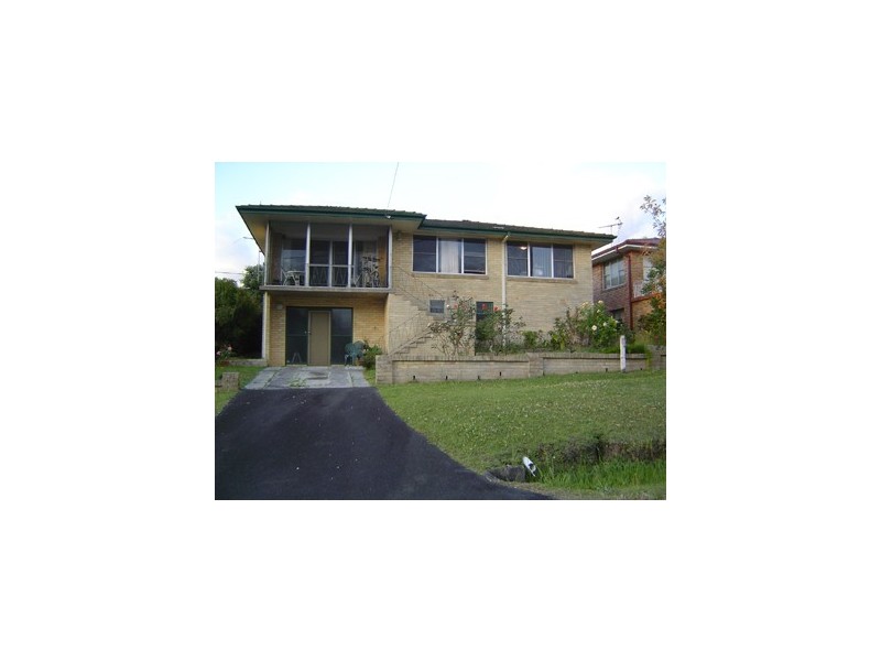 13 Berry Avenue, Green Point NSW 2251