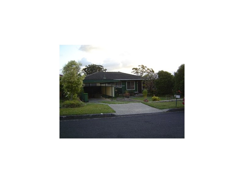 13 Berry Avenue, Green Point NSW 2251