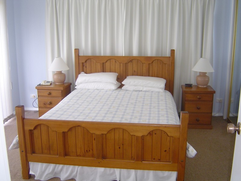 1 Noorong Avenue, Forresters Beach NSW 2260