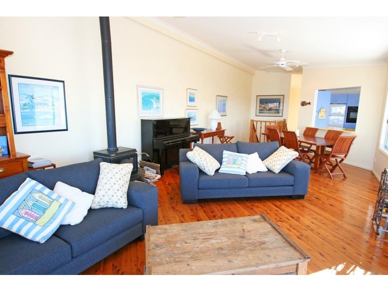 19a Warren Avenue, Avoca Beach NSW 2251