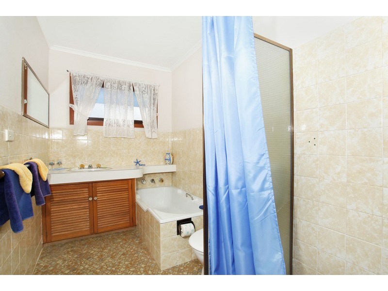 33 Windsor Road, Wamberal NSW 2260