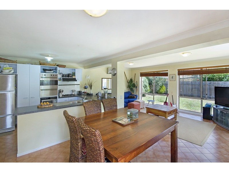 7 Peat Place, Point Clare NSW 2250