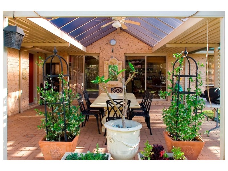 7 Peat Place, Point Clare NSW 2250