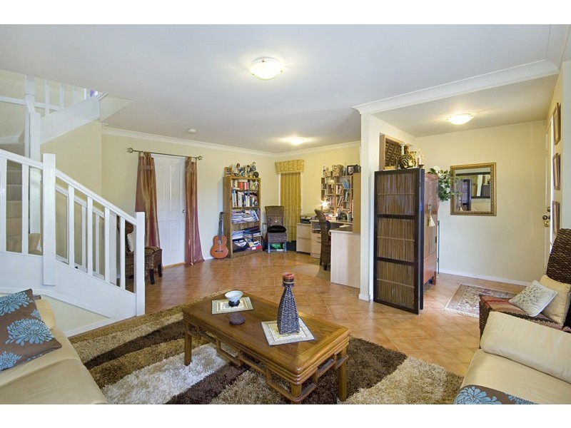 7 Peat Place, Point Clare NSW 2250