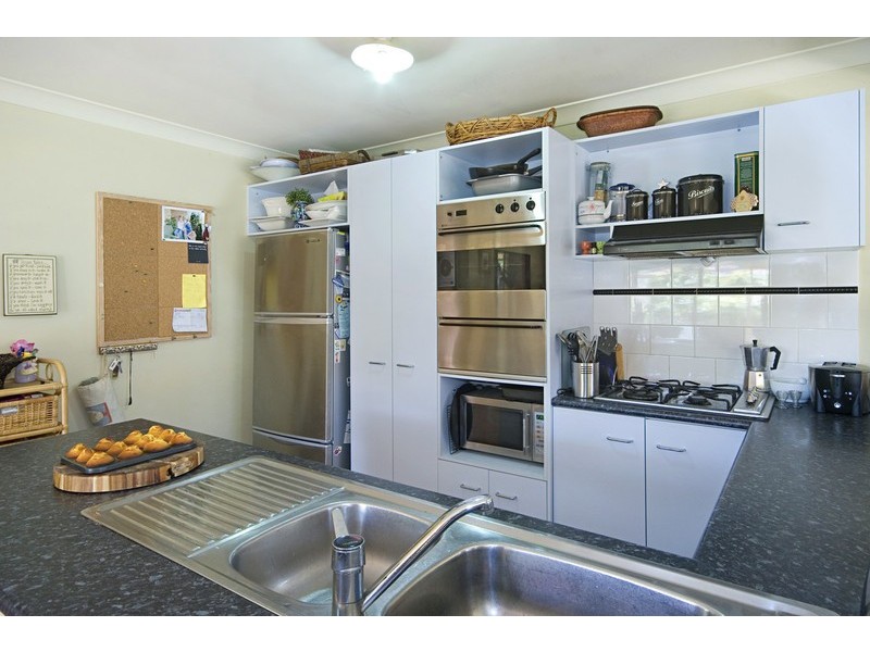 7 Peat Place, Point Clare NSW 2250