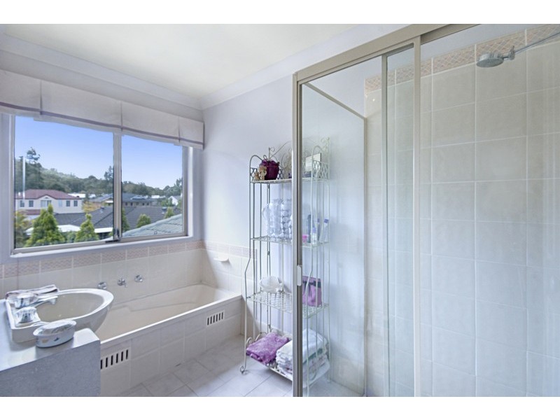 7 Peat Place, Point Clare NSW 2250