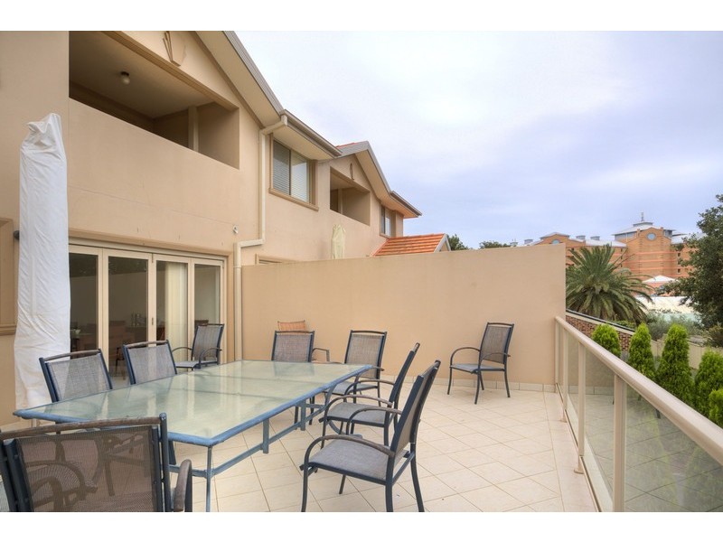 2/20 Kurrawyba Avenue, Terrigal NSW 2260