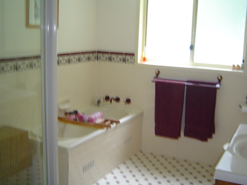 42 Katherine Crescent, Green Point NSW 2251