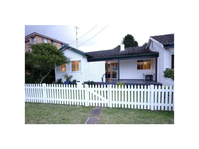 1/2 Ficus Ave, Avoca Beach NSW 2251