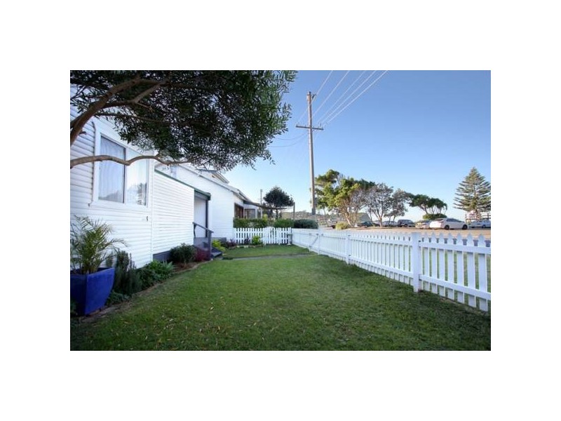 1/2 Ficus Ave, Avoca Beach NSW 2251