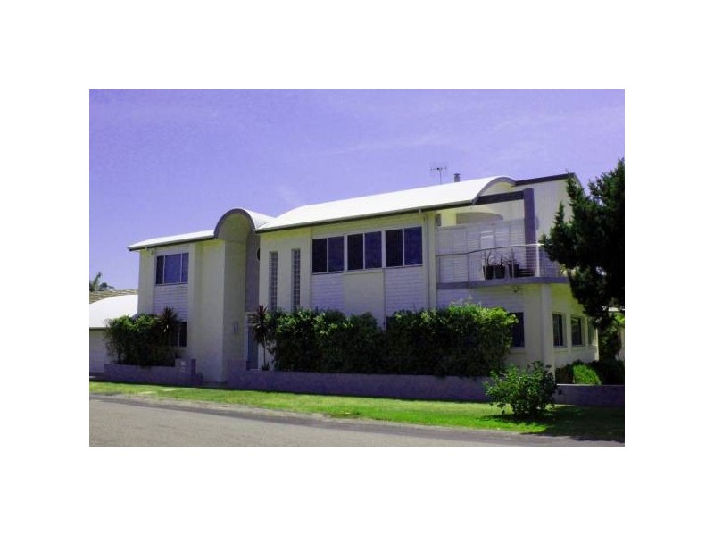 19 Reserve Dr, Bateau Bay NSW 2261