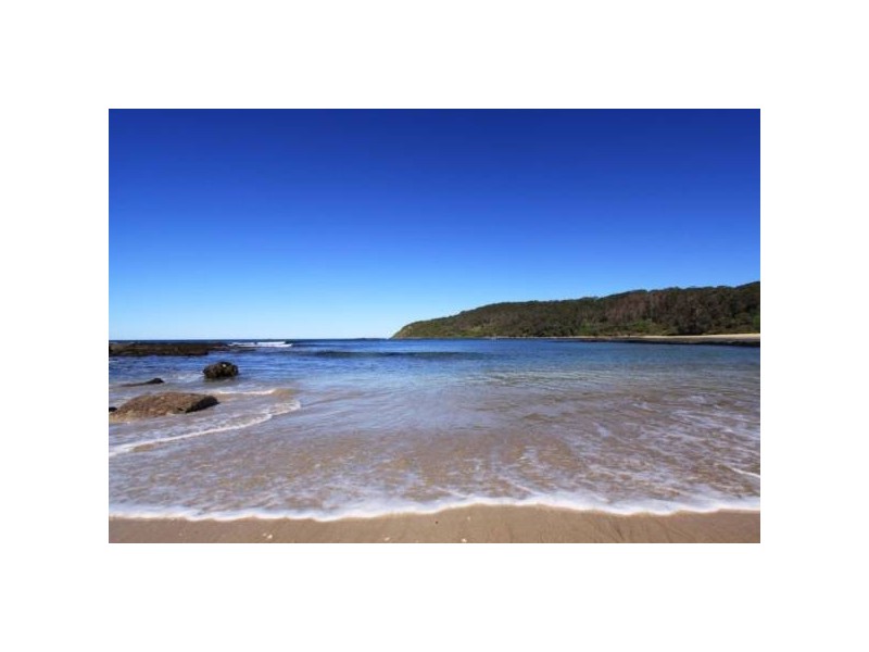 19 Reserve Dr, Bateau Bay NSW 2261