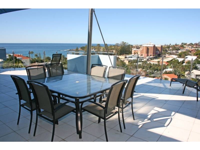 2/30-32 Barnhill Road, Terrigal NSW 2260
