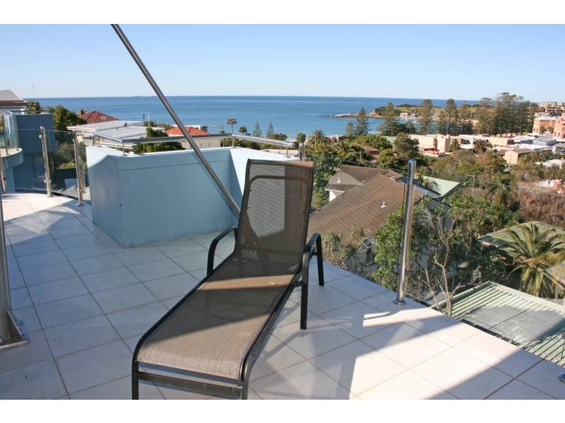 2/30-32 Barnhill Road, Terrigal NSW 2260