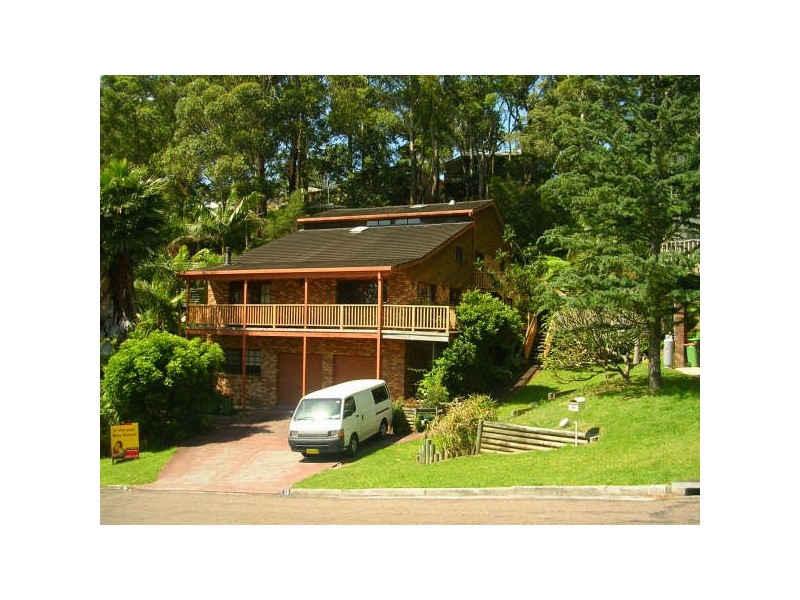 13 Cabbage Tree Ave, Avoca Beach NSW 2251