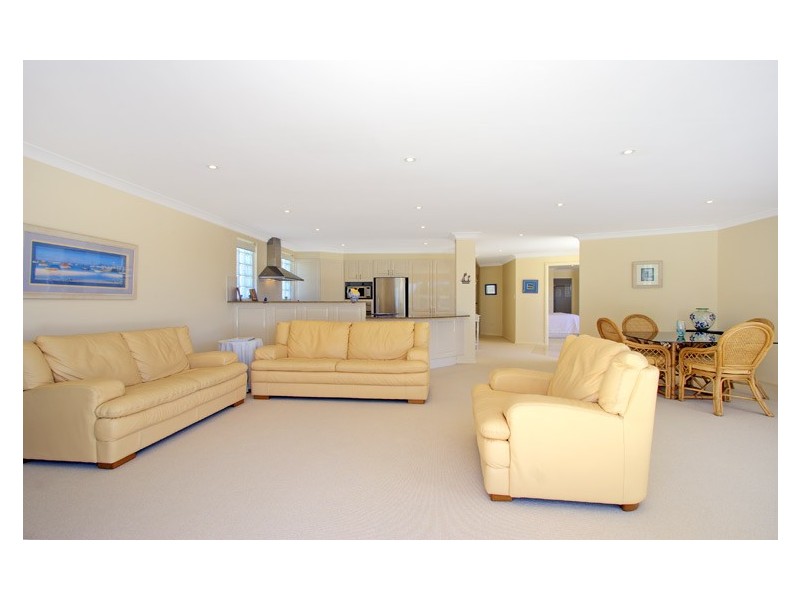 2/9 Hillcrest Street, Terrigal NSW 2260