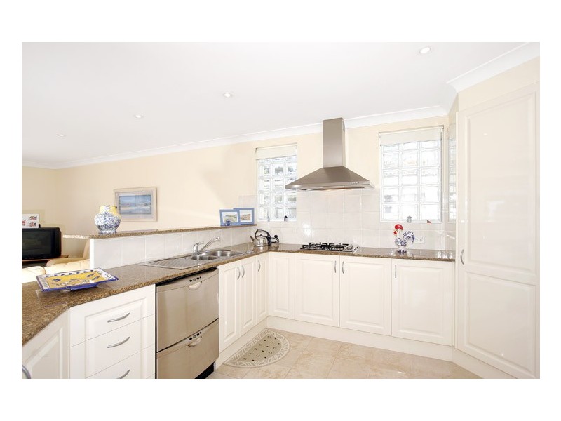 2/9 Hillcrest Street, Terrigal NSW 2260