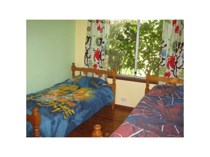 4 John Street, Forresters Beach NSW 2260