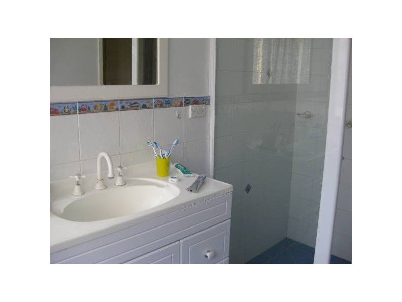 4 John Street, Forresters Beach NSW 2260