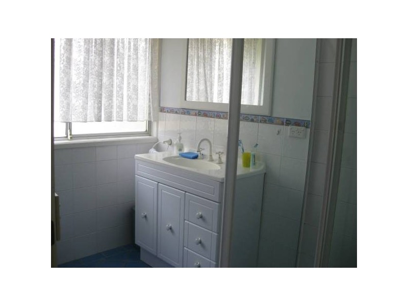 4 John Street, Forresters Beach NSW 2260