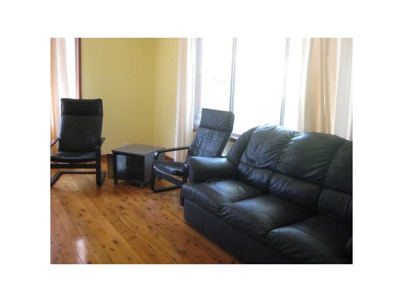 4 John Street, Forresters Beach NSW 2260