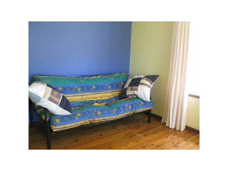 4 John Street, Forresters Beach NSW 2260