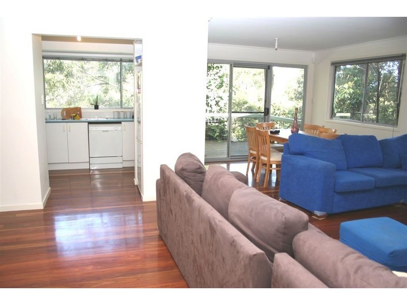 2B Harcourt Place, North Avoca NSW 2260